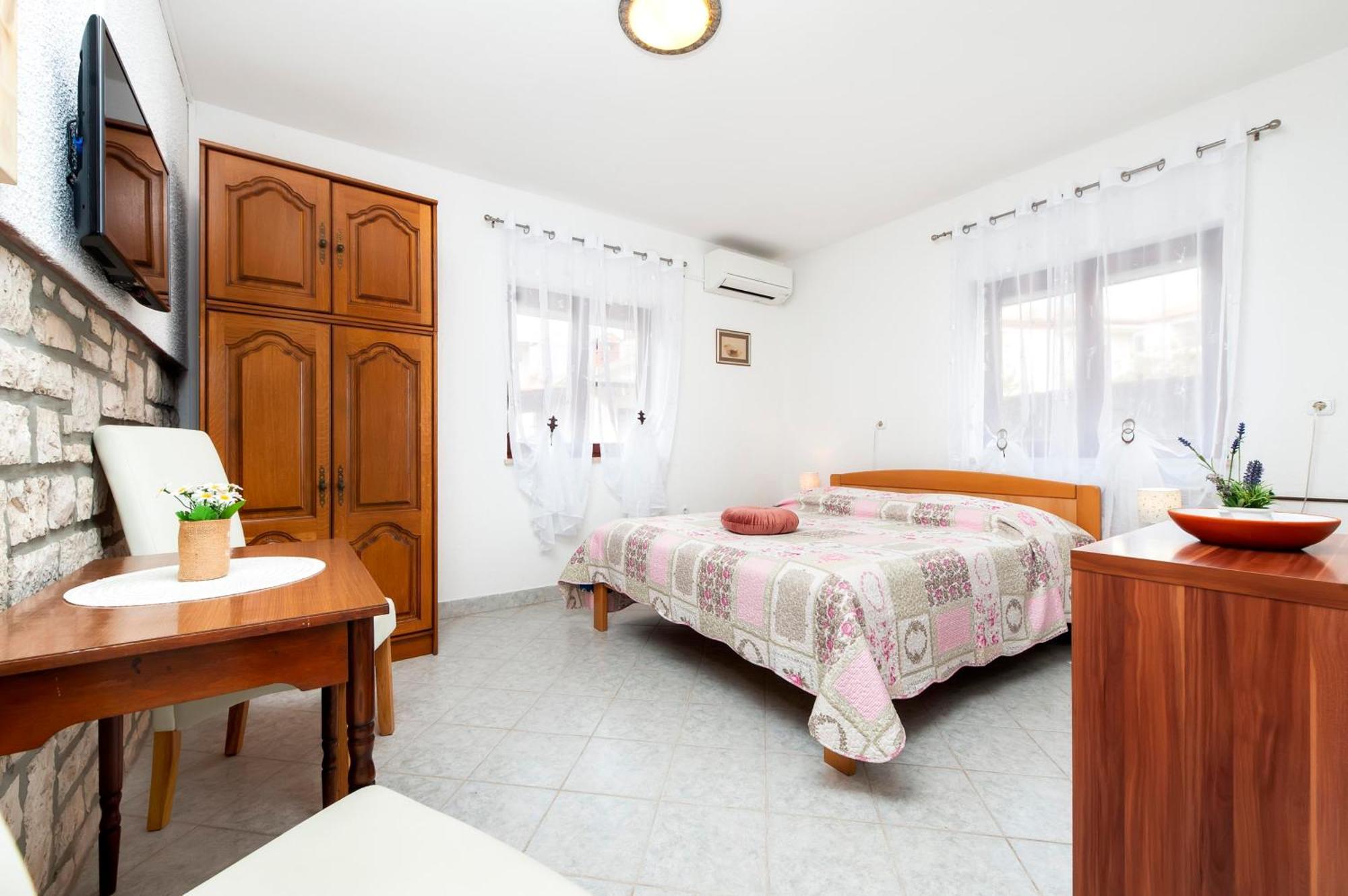 רוביני Apartments And Room Silvana מראה חיצוני תמונה