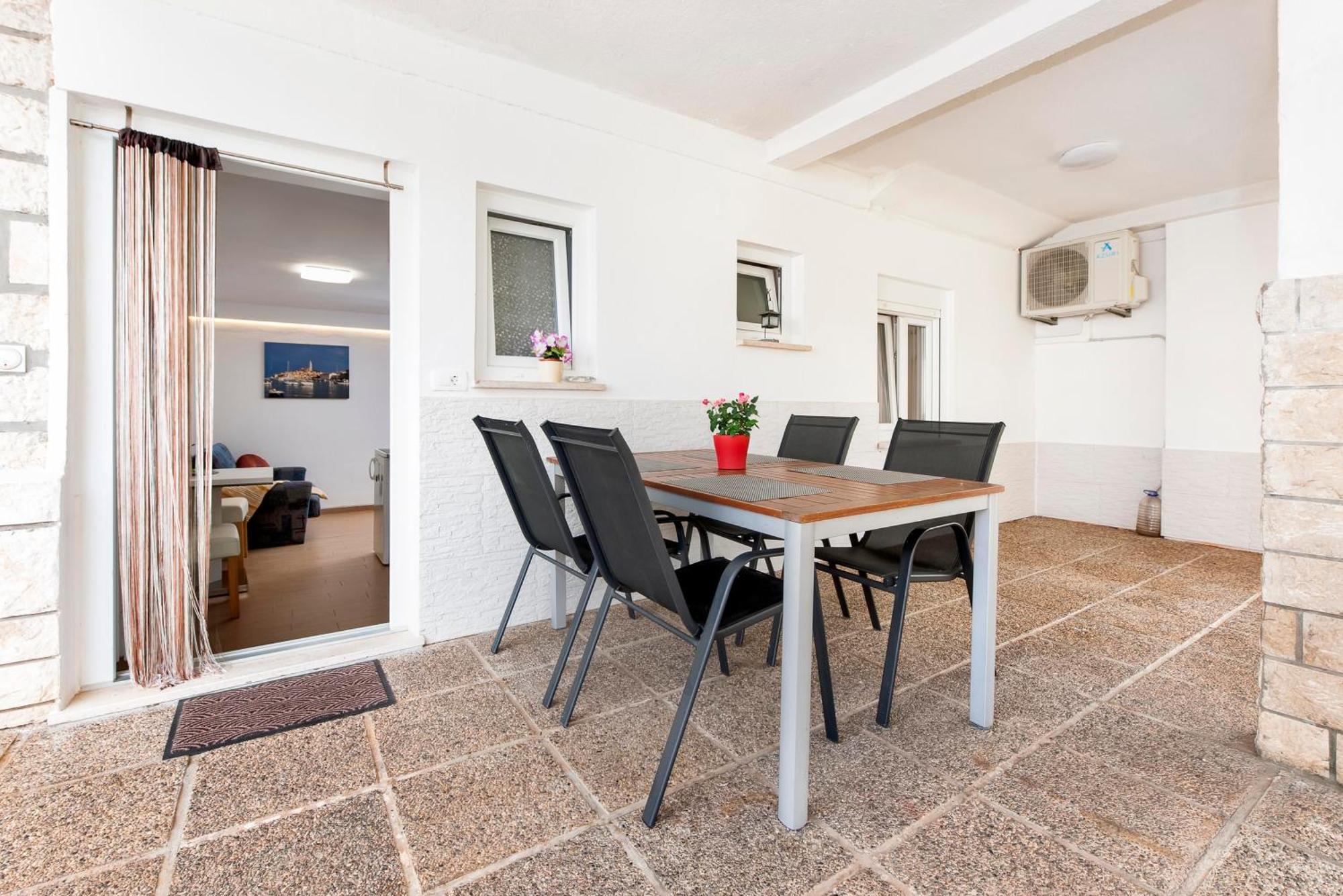 רוביני Apartments And Room Silvana מראה חיצוני תמונה